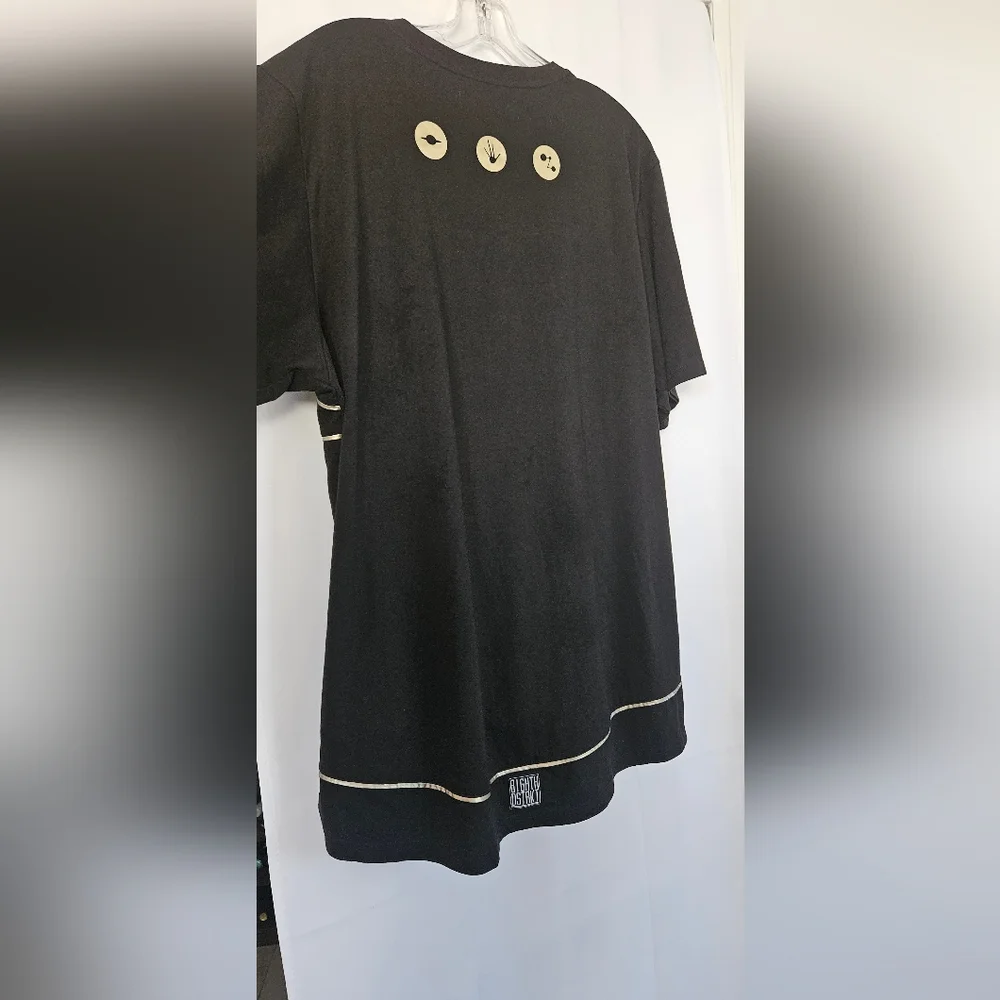 8ighth‎ Dstrkt black and gold t shirt size 2xl